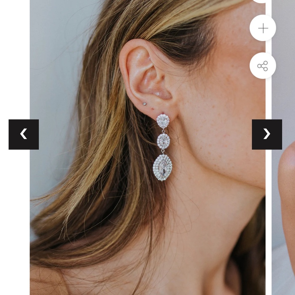 Untamed Petals Annette earrings